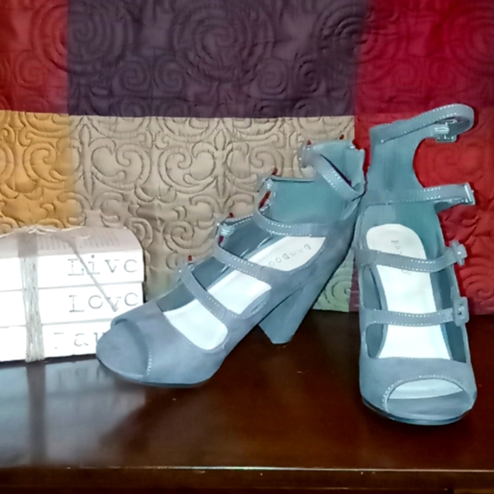 Bamboo strapped gray heels size 71/2